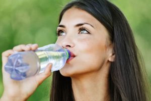 Importância da água no corpo do ser humano. Conheça os benefícios de beber água.