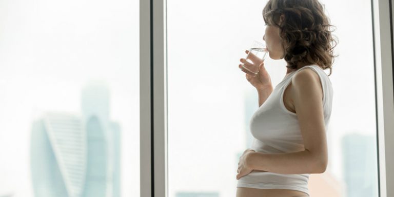 mulher grávida com exaqueca realizando consulta na clínica sim com preço popular